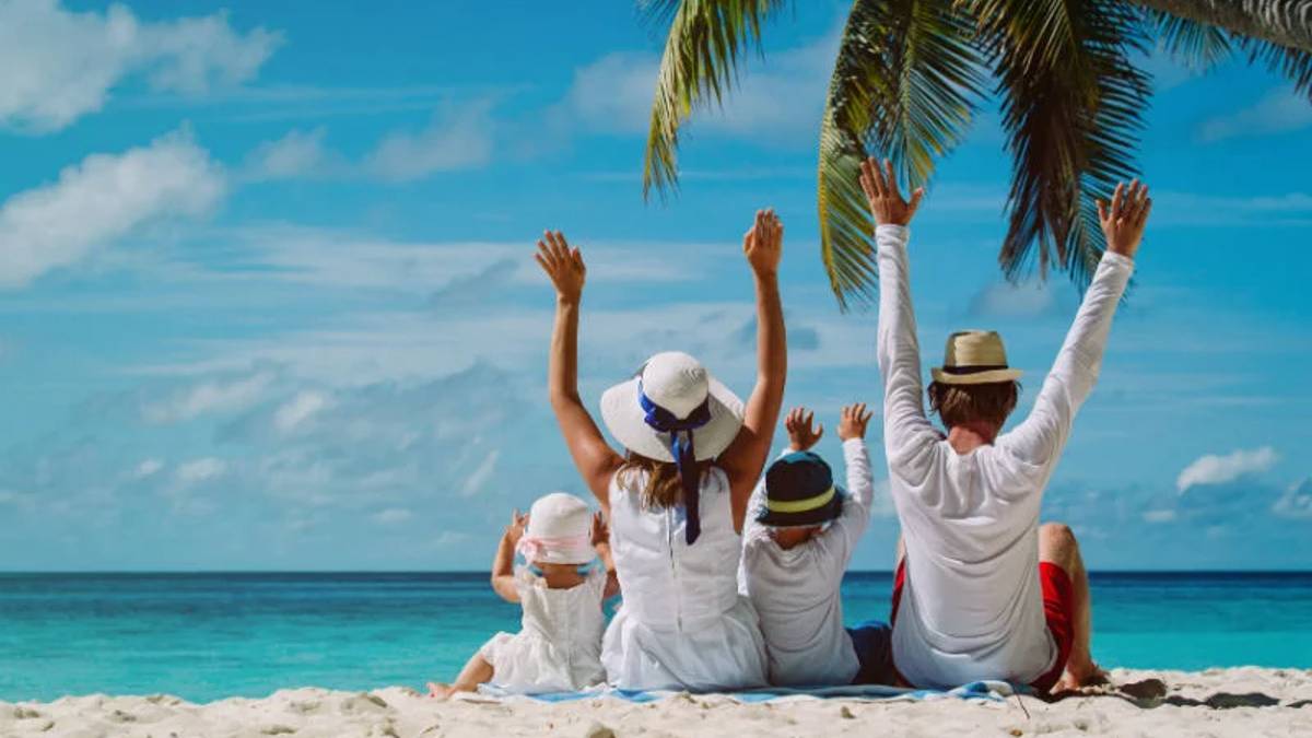 Una familia de vacaciones en la playa