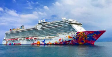 crucero en el mar durante el verano para encontrar ofertas de cruceros