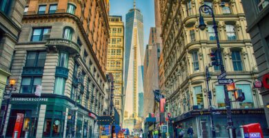 Vista urbana de Nueva York durante el tour de Contrastes en español