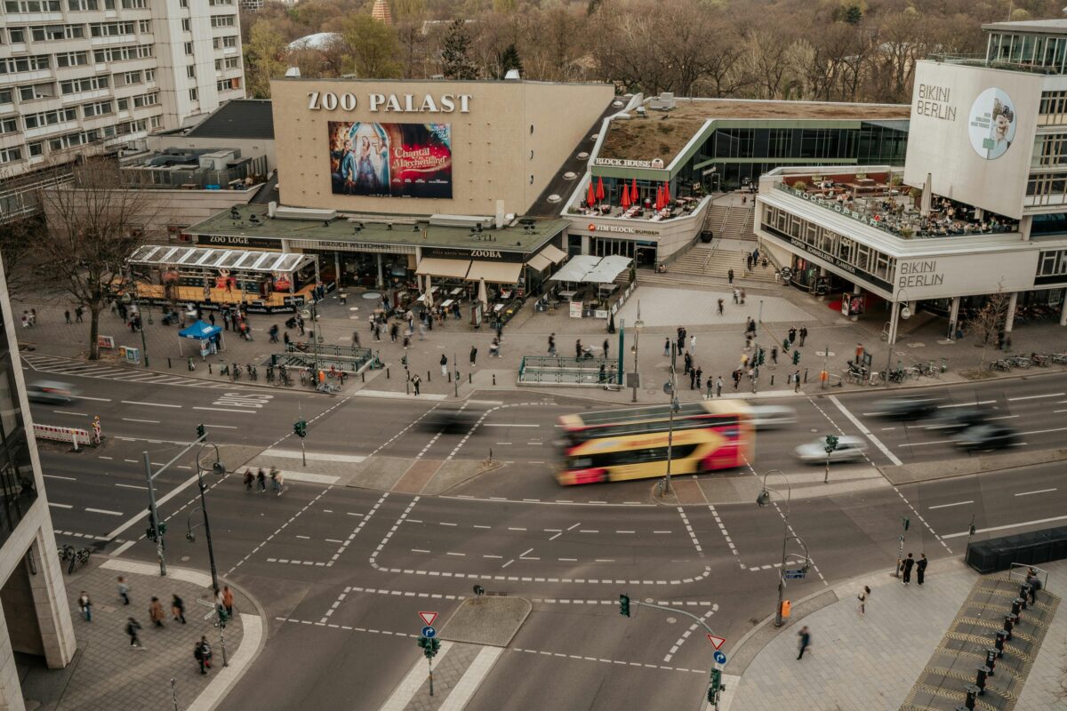 Vista de Zoo Palast y Bikini Berlin junto a Zoologischer Garten, en Charlottenburg